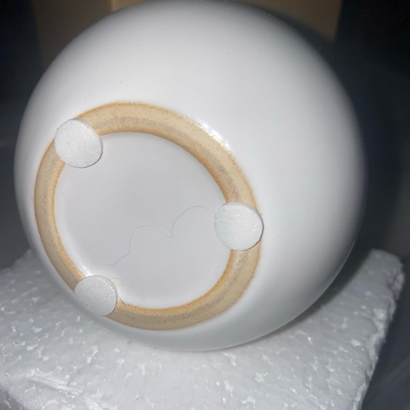 New Gold Canyon White Vase - Picture 4 of 5